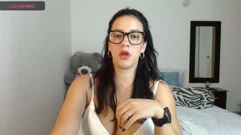 lunayois02 online show from January 16, 11:48 pm