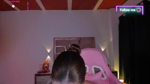 LUNA ROSE online show from April 11, 7:45 am