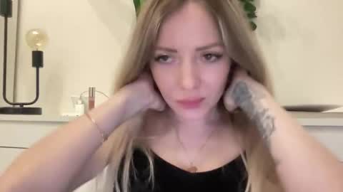 lusiluv online show from April 25, 10:07 pm