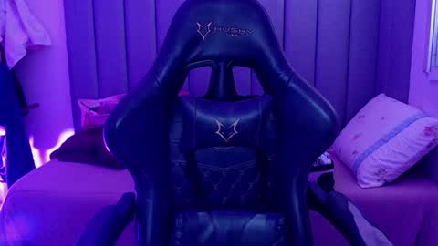 luuuh011s online show from December 3, 3:14 pm