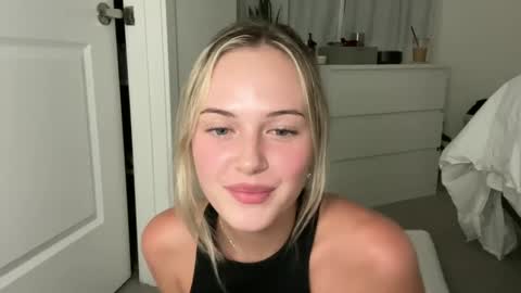 Snapshot of luvaimee chatting on September 20, 3:16 am Aimee online show from September 20, 3:16 am