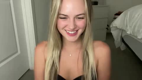 Snapshot of luvaimee chatting on October 1, 2:49 am Aimee online show from October 1, 2:49 am