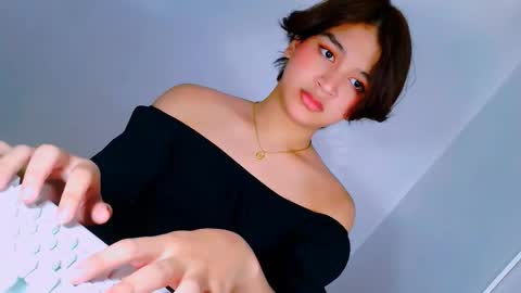 queen lux online show from December 3, 4:48 am