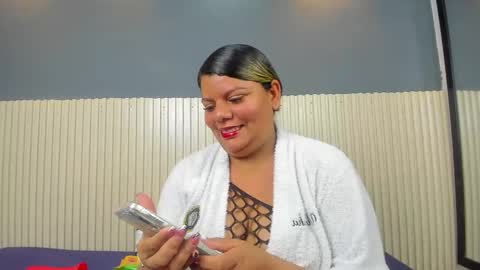 Snapshot of luxemilf chatting on September 25, 12:37 pm Luxe3 online show from September 25, 12:37 pm