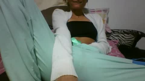 luxi_111 online show from April 18, 12:57 am