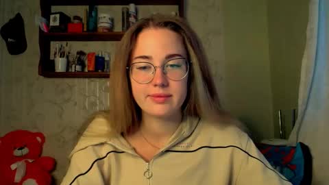 Snapshot of luxie_queen chatting on October 14, 4:37 am Katie online show from October 14, 4:37 am