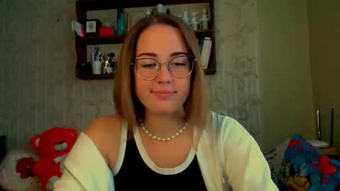 Snapshot of luxie_queen chatting on September 30, 9:15 am Katie online show from September 30, 9:15 am