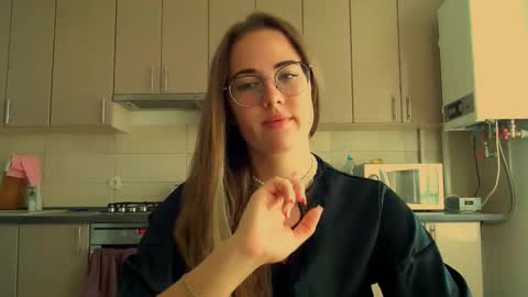 Snapshot of luxie_queen chatting on September 21, 7:40 am Katie online show from September 21, 7:40 am