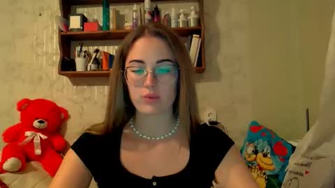 Snapshot of luxie_queen chatting on September 25, 4:39 pm Katie online show from September 25, 4:39 pm