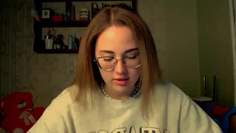 Snapshot of luxie_queen chatting on October 4, 4:00 pm Katie online show from October 4, 4:00 pm