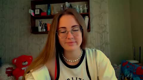 Snapshot of luxie_queen chatting on October 1, 9:47 am Katie online show from October 1, 9:47 am