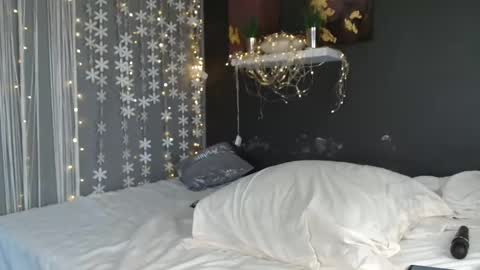 Lux for your fun online show from February 10, 8:09 am