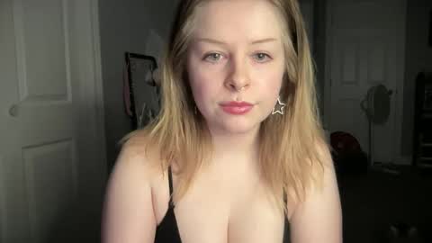 Snapshot of lyla999 chatting on January 13, 1:45 am lyla999 online show from January 13, 1:45 am