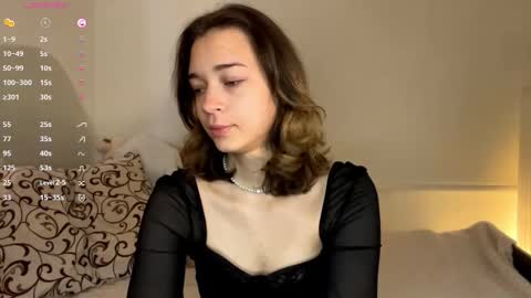 Snapshot of lylajanick chatting on October 19, 6:04 am Viola online show from October 19, 6:04 am
