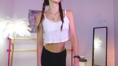 Snapshot of lyly_loveyou chatting on December 14, 5:40 am Lyly online show from December 14, 5:40 am