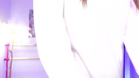 Snapshot of lyly_loveyou chatting on December 6, 5:42 am Lyly online show from December 6, 5:42 am