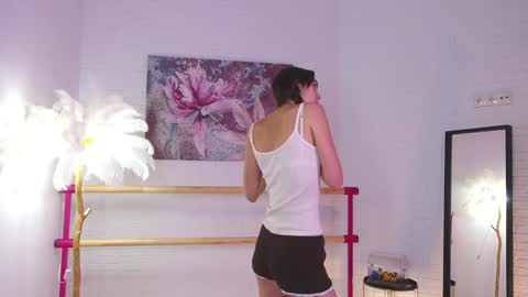Snapshot of lyly_loveyou chatting on January 7, 5:43 am Lyly online show from January 7, 5:43 am