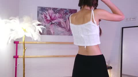 Snapshot of lyly_loveyou chatting on January 6, 5:41 am Lyly online show from January 6, 5:41 am