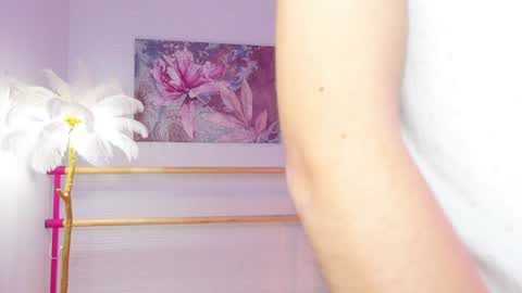 Snapshot of lyly_loveyou chatting on December 20, 6:19 am Lyly online show from December 20, 6:19 am