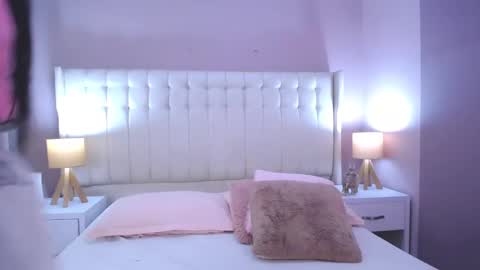 Snapshot of lyn_smith_ chatting on February 25, 9:26 pm Lyn online show from February 25, 9:26 pm