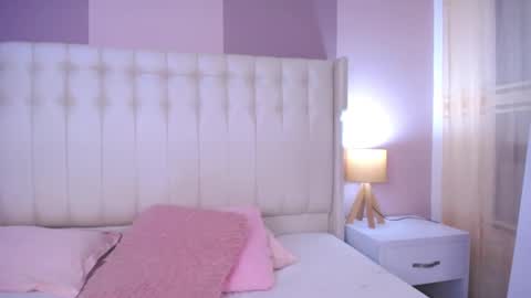 Snapshot of lyn_smith_ chatting on February 15, 1:10 am Lyn online show from February 15, 1:10 am