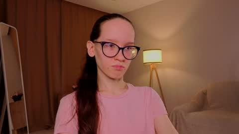 Sara online show from March 29, 4:28 pm