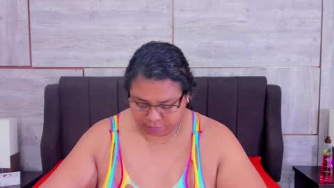 Snapshot of lynn_and_esteban chatting on February 5, 4:59 am Lynn jonnes online show from February 5, 4:59 am