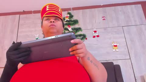 Snapshot of lynn_and_esteban chatting on December 28, 9:19 pm Lynn jonnes online show from December 28, 9:19 pm
