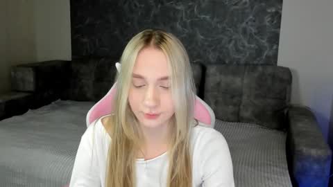 lynnadrream online show from December 22, 1:31 am