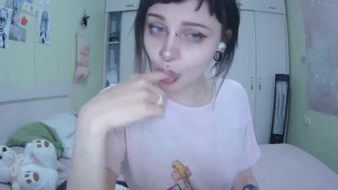 Snapshot of lynncottingham chatting on October 9, 11:36 am Kira online show from October 9, 11:36 am