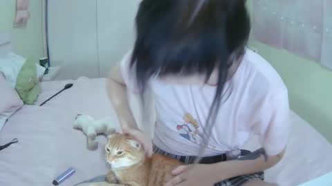 Snapshot of lynncottingham chatting on October 10, 11:37 am Kira online show from October 10, 11:37 am