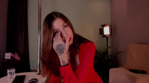 lynnsam_ online show from February 15, 1:42 am