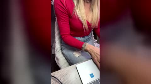 lynzee_love333 online show from February 19, 10:41 pm