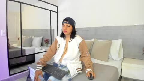 lyra_raven online show from May 25, 3:05 am
