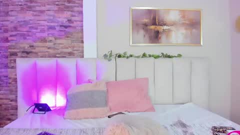 Snapshot of lyzzi_smith01 chatting on October 7, 8:35 pm Lizzy smith online show from October 7, 8:35 pm
