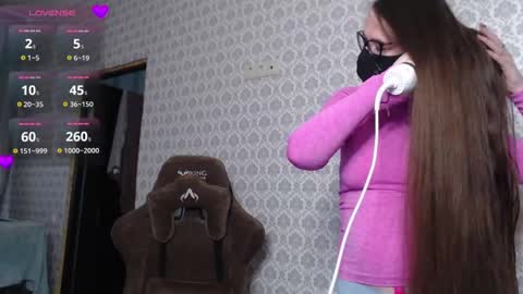 Snapshot of m00n8kiki chatting on December 5, 7:27 am Ksu online show from December 5, 7:27 am