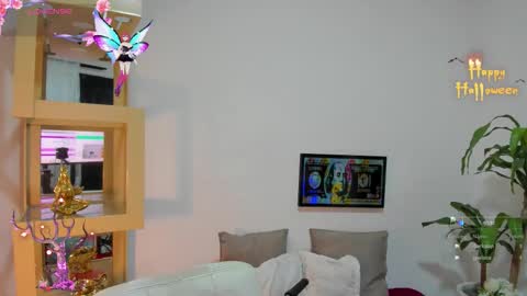 Mila online show from October 28, 3:18 pm