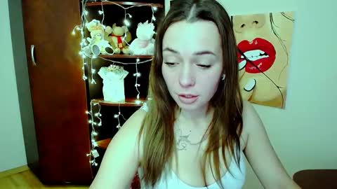 Snapshot of m_vikki chatting on February 9, 8:11 am Vikki online show from February 9, 8:11 am