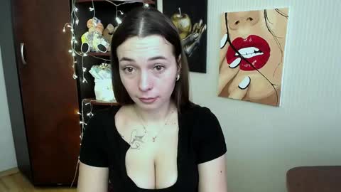 Snapshot of m_vikki chatting on March 5, 10:55 am Vikki online show from March 5, 10:55 am