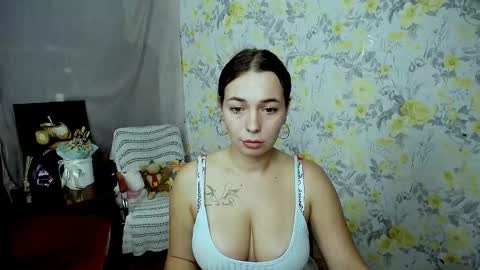 Snapshot of m_vikki chatting on September 11, 11:43 am Vikki online show from September 11, 11:43 am