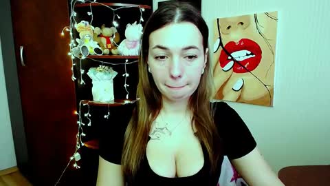 Snapshot of m_vikki chatting on February 17, 9:46 am Vikki online show from February 17, 9:46 am