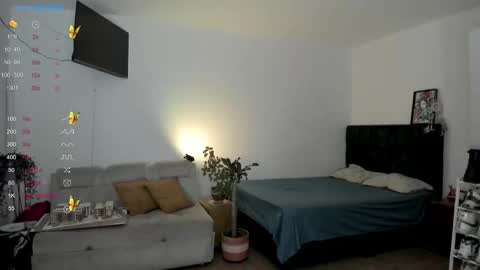 maaddy_ online show from December 4, 1:08 am