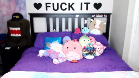 Mackenzie Wolfe online show from December 20, 5:55 am