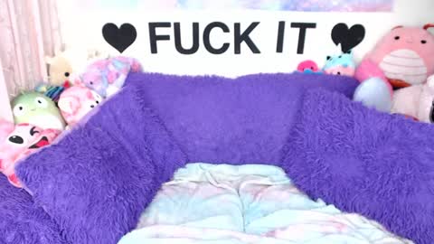 Mackenzie Wolfe online show from April 1, 5:08 am