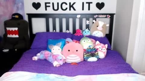 Mackenzie Wolfe online show from November 12, 5:16 am