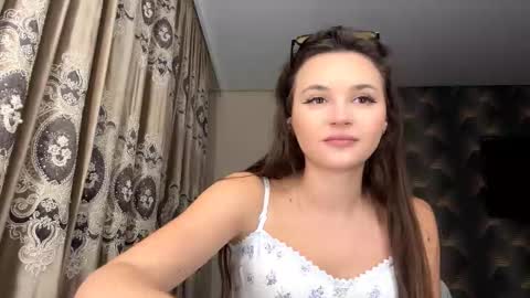Snapshot of madalenesnedeger chatting on October 17, 3:15 pm Alexa online show from October 17, 3:15 pm