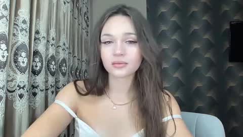 Snapshot of madalenesnedeger chatting on October 3, 3:17 pm Alexa online show from October 3, 3:17 pm
