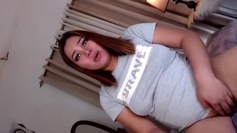 Snapshot of madame_ivy chatting on December 11, 11:43 pm Ivy online show from December 11, 11:43 pm