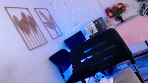 maddie_24xx online show from June 26, 6:36 am
