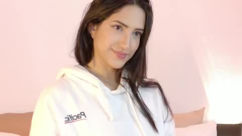 Snapshot of maddie_hart chatting on September 19, 3:33 pm maddie_hart online show from September 19, 3:33 pm